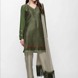 Pakistani Indian suit